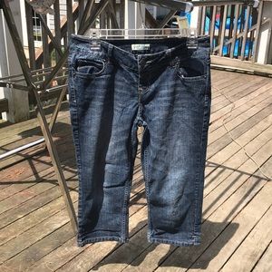 *never worn* Jean capris size 9